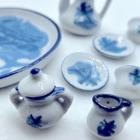 Vintage 90s Miniature Delft Style Tea set Tea for 2 Blue/white porcelain - Picture 4 of 7